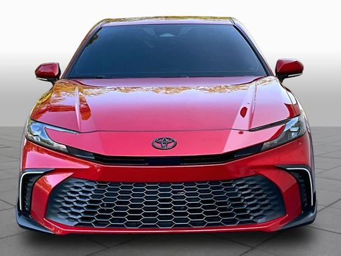 Used 2025 Toyota Camry SE w/ Convenience Package FWD image 4