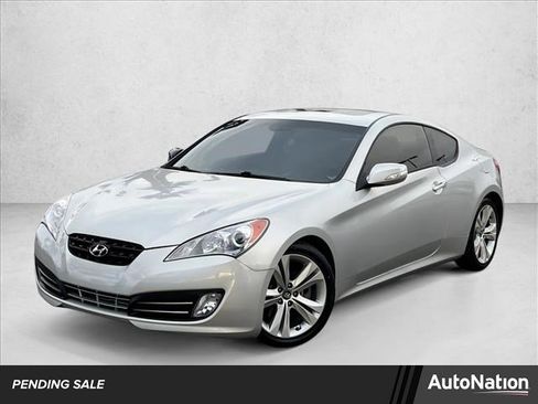 Used 2010 Hyundai Genesis 3.8 image 1