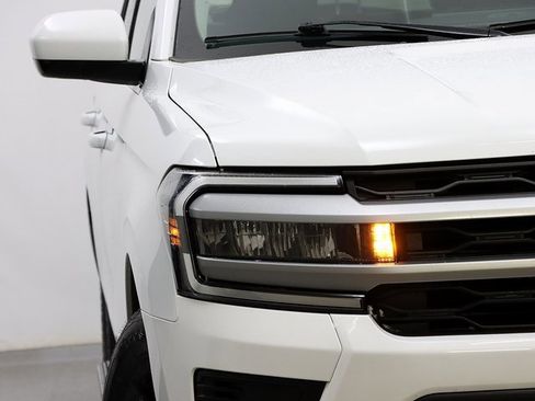 Used 2022 Ford Expedition XLT image 4