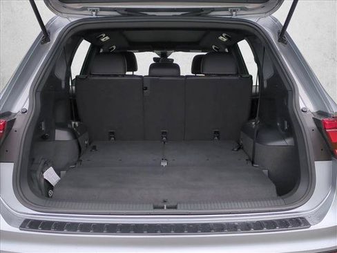 Used 2023 Volkswagen Tiguan SE R-Line FWD image 6