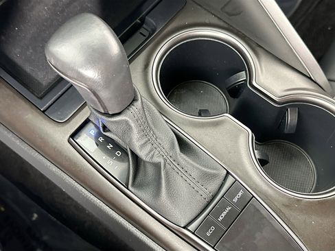 Used 2023 Toyota Camry SE w/ Convenience Package image 16