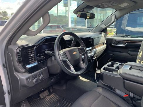 Used 2024 Chevrolet Silverado 1500 LT AWD/4WD image 9