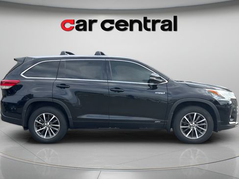 Used 2018 Toyota Highlander XLE AWD/4WD image 6
