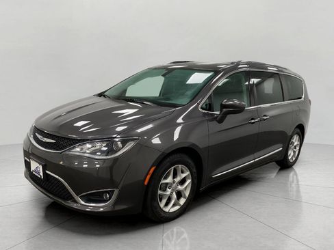 Used 2017 Chrysler Pacifica Touring-L Plus w/ Tire & Wheel Group image 10