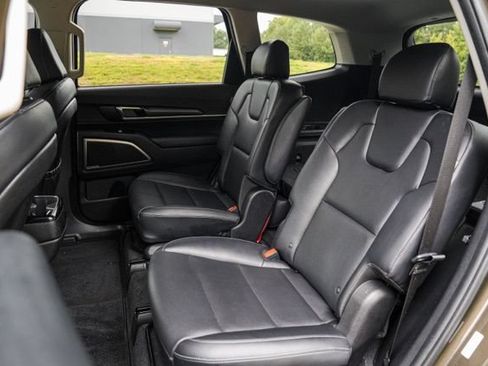 Used 2024 Kia Telluride S FWD image 45
