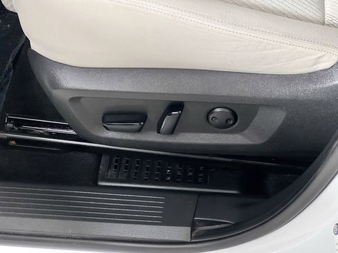 Used 2024 Nissan Rogue SV image 16