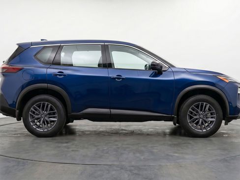 Used 2023 Nissan Rogue S FWD image 11