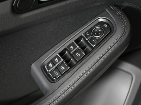 Used 2026 Porsche Macan AWD/4WD image 15