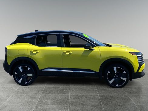 Used 2025 Nissan Kicks SR FWD image 6
