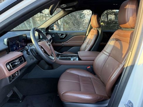 Used 2025 Lincoln Aviator Reserve image 13