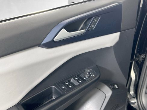 Used 2022 Volkswagen Taos SE image 17