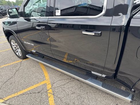 Used 2022 RAM 1500 Limited w/ Body Color Bumper Group AWD/4WD image 18