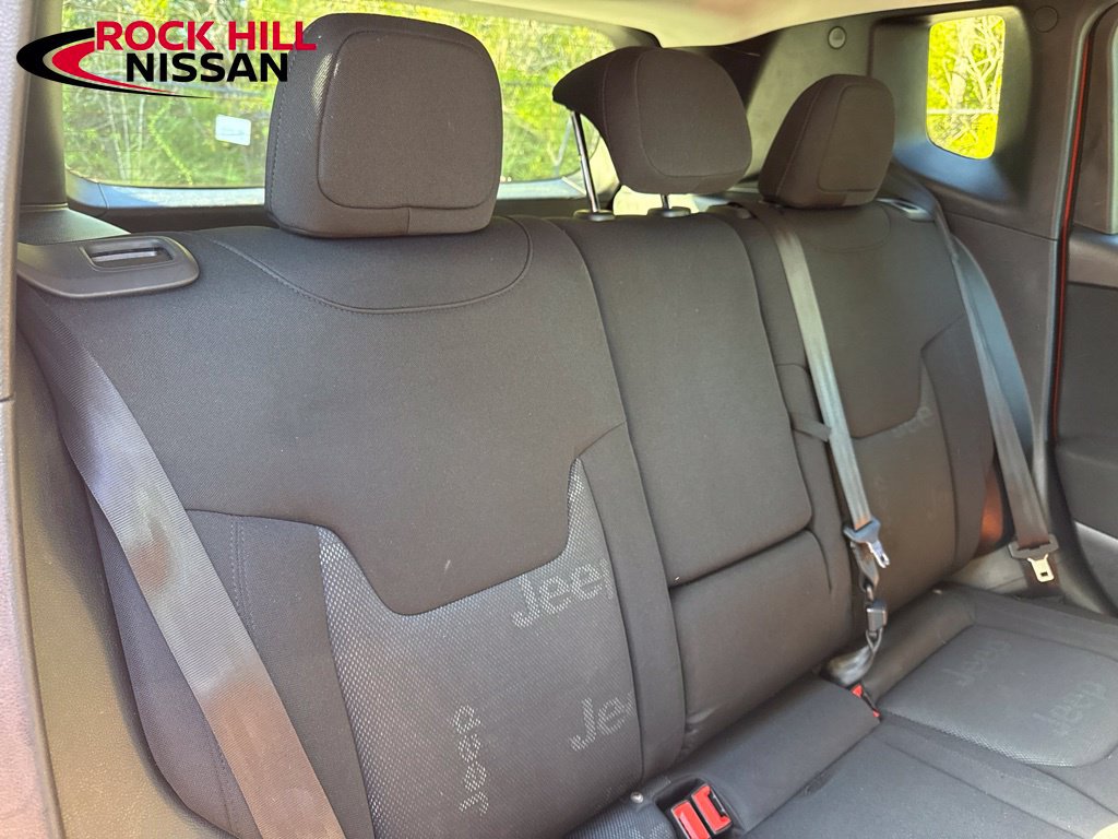 Used 2015 Jeep Renegade Latitude w/ Popular Equipment Group FWD image 24