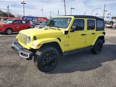 Used 2022 Jeep Wrangler Unlimited Sahara image 2
