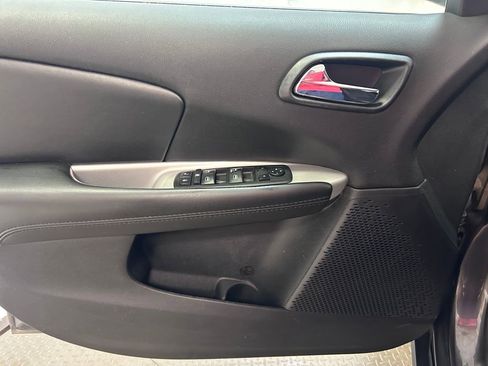 Used 2018 Dodge Journey SE w/ Connectivity Group FWD image 4