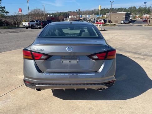 Used 2022 Nissan Altima 2.5 SV w/ SV Premium Package image 6
