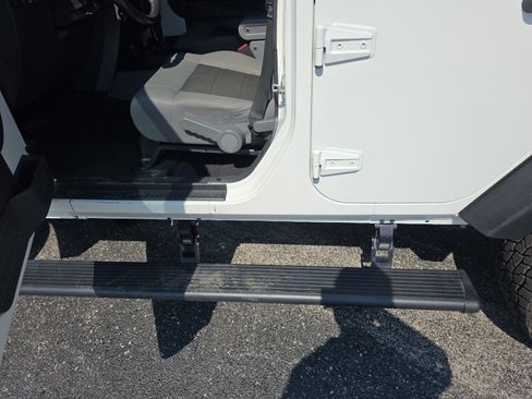 Used 2010 Jeep Wrangler Unlimited Sport AWD/4WD image 13