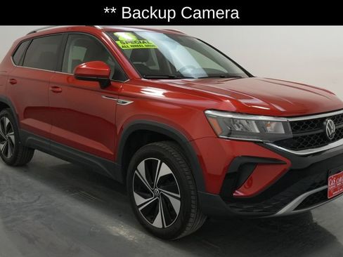 Used 2024 Volkswagen Taos SE image 2