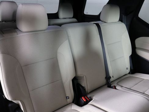 Used 2023 Chevrolet Traverse LS image 31