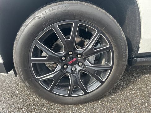 Used 2024 GMC Yukon XL Denali w/ Denali Reserve Package image 12