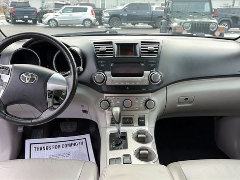 Used 2011 Toyota Highlander SE image 17
