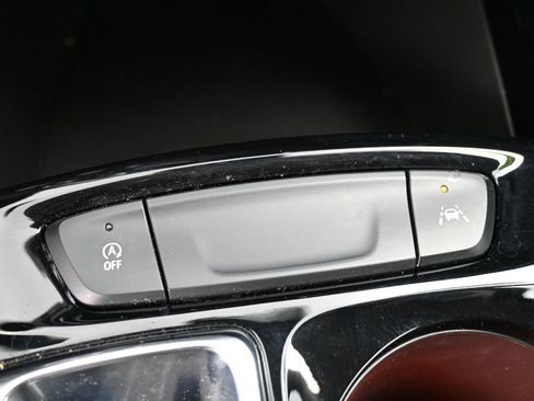 Used 2025 Chevrolet Trax LT FWD image 30