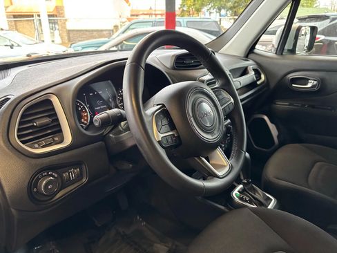 Used 2018 Jeep Renegade Latitude image 15