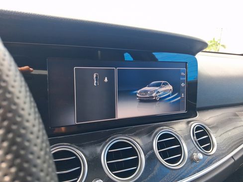 Used 2017 Mercedes-Benz E 300 image 21