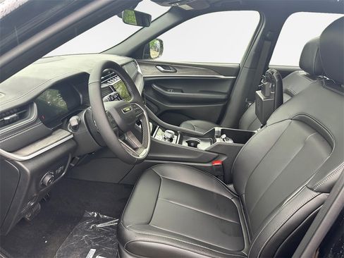 New 2025 Jeep Grand Cherokee L Limited w/ Black Appearance Package image 11