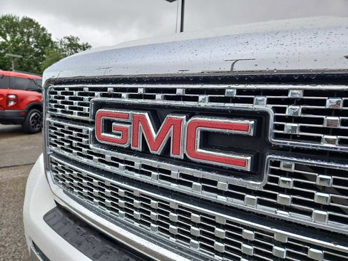 Used 2019 GMC Sierra 2500 Denali w/ Suspension Package, Off-Road AWD/4WD image 22