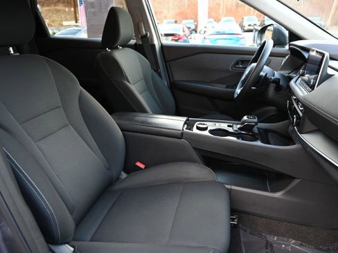 Used 2023 Nissan Rogue S image 16