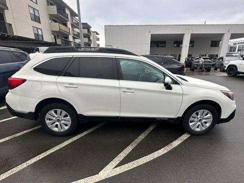 Used 2018 Subaru Outback 2.5i Premium image 8