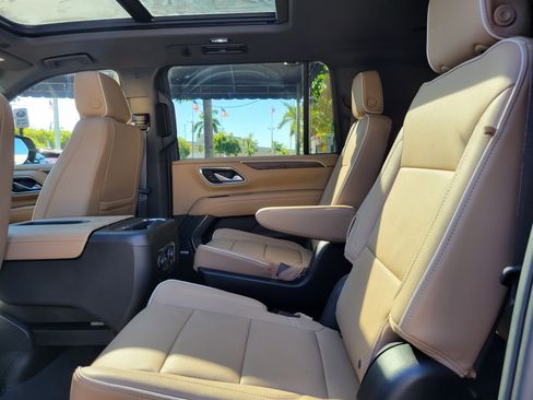 Used 2024 Chevrolet Suburban Premier w/ Premium Package image 15