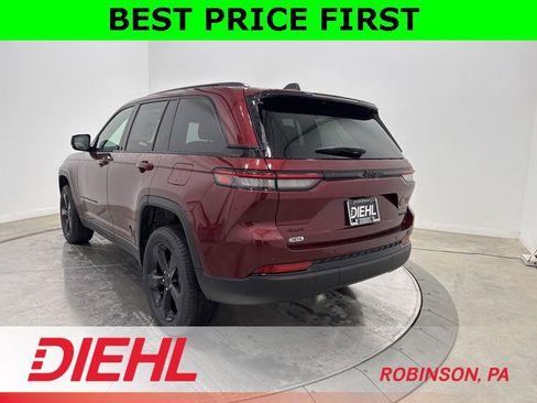 New 2025 Jeep Grand Cherokee Limited w/ Black Appearance Package image 5