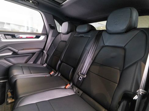 Certified 2025 Porsche Cayenne AWD/4WD image 35