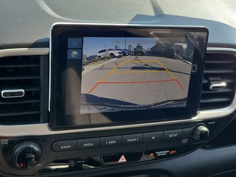Certified 2026 Hyundai Venue SE FWD image 11