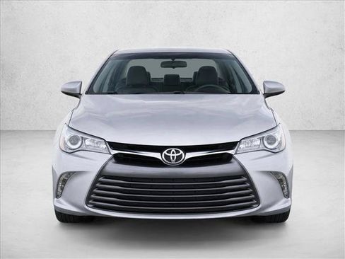 Used 2017 Toyota Camry LE FWD image 2