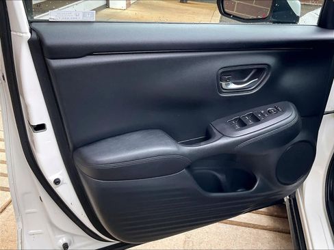 Used 2023 Honda HR-V LX image 9