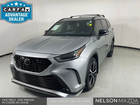 Used 2022 Toyota Highlander XSE FWD image 1