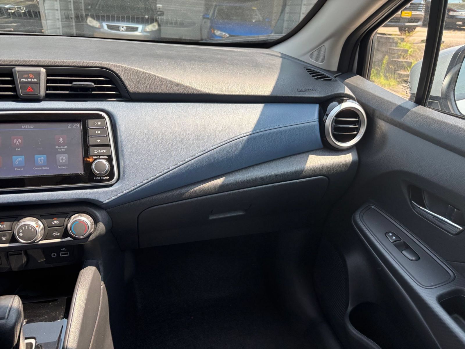 Used 2025 Nissan Versa SV FWD image 31