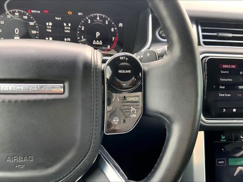 Used 2020 Land Rover Range Rover HSE image 24