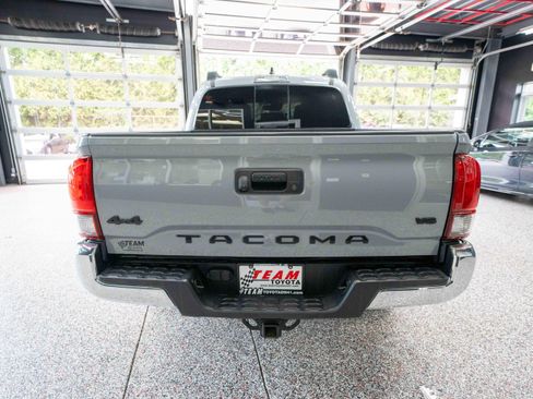 Used 2021 Toyota Tacoma SR5 AWD/4WD image 3