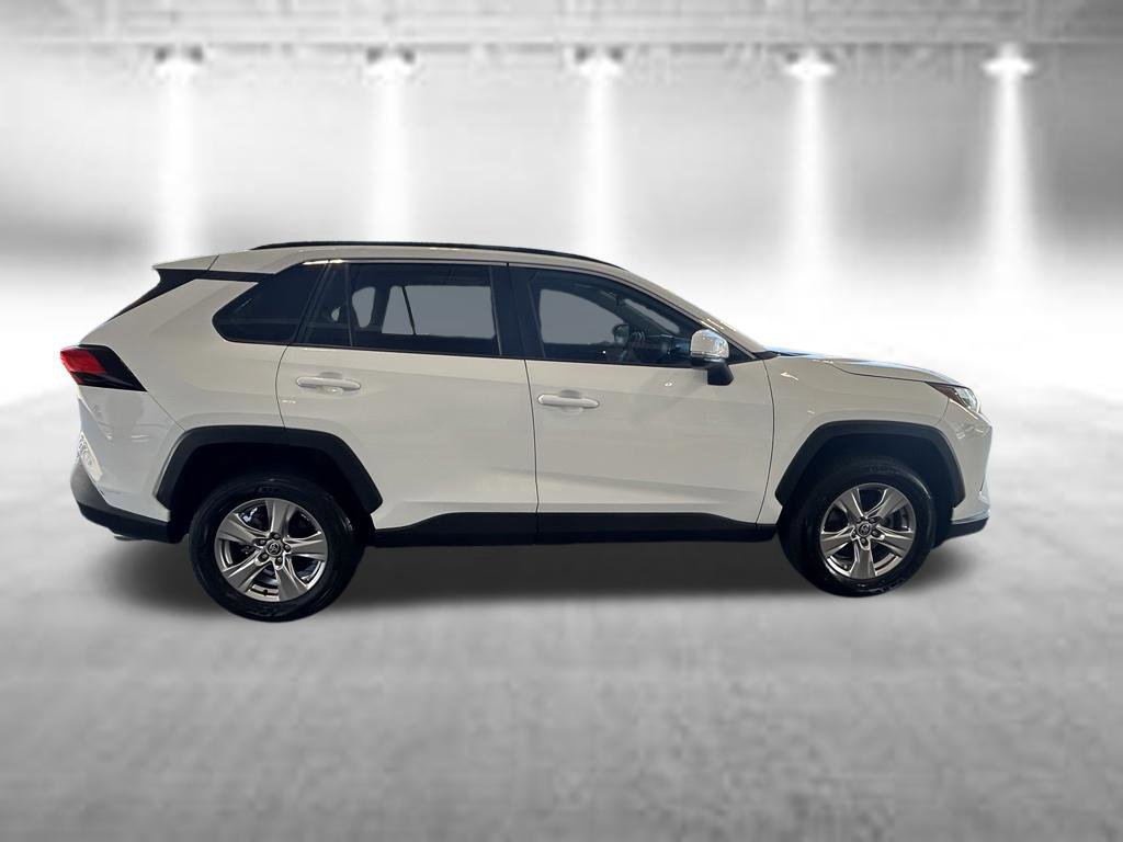 Used 2022 Toyota RAV4 XLE w/ Convenience Package FWD image 3