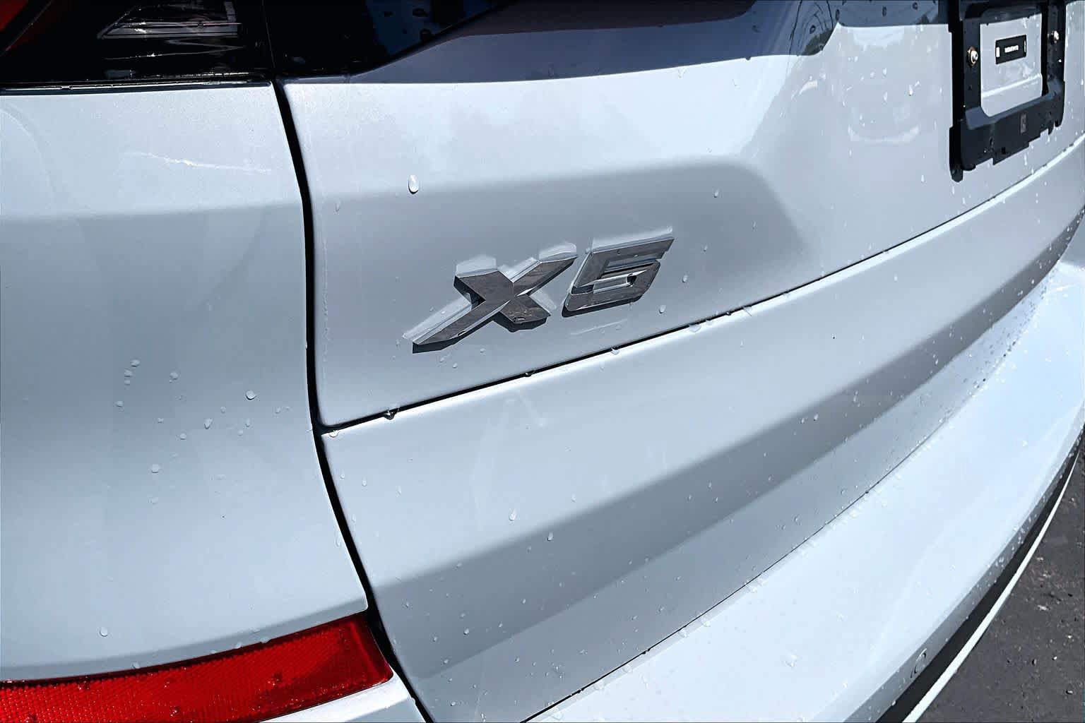 Used 2026 BMW X5 xDrive40i w/ M Sport Package AWD/4WD image 9