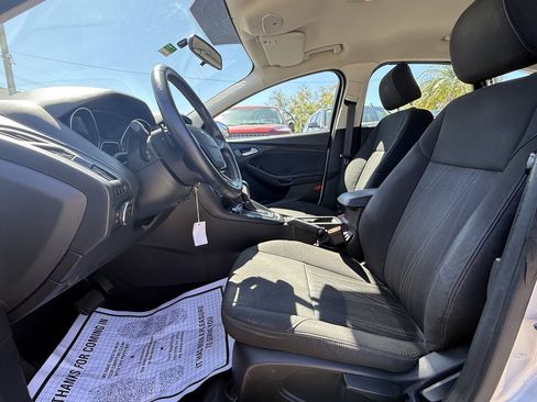Used 2015 Ford Focus SE w/ SE Sport Package FWD image 10