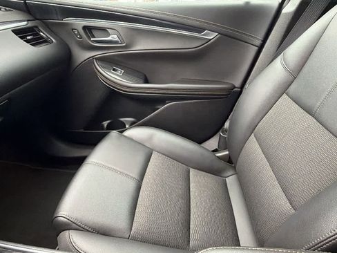 Used 2019 Chevrolet Impala LT image 12