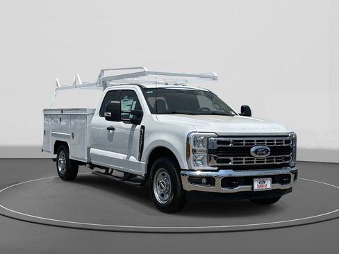 New 2025 Ford F350 XL w/ XL Chrome Package image 4