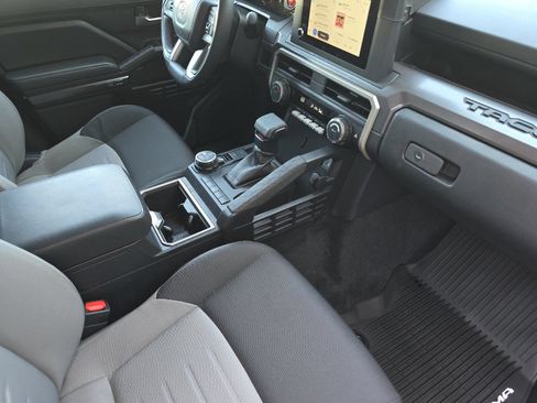 Used 2025 Toyota Tacoma TRD Off-Road AWD/4WD image 14