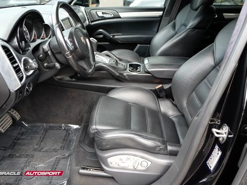 Used 2014 Porsche Cayenne Turbo AWD/4WD image 17