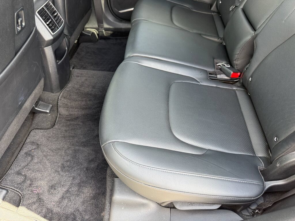 Used 2025 Kia Sportage EX FWD image 10